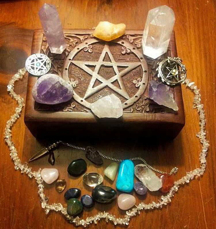Rituali magici con i cristalli per amore, prosperità e protezione.